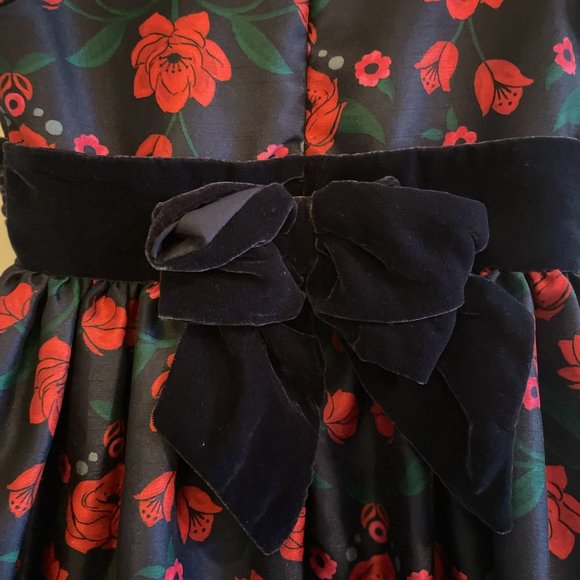 Holiday Dress - child size 5 - Picture 4 of 5